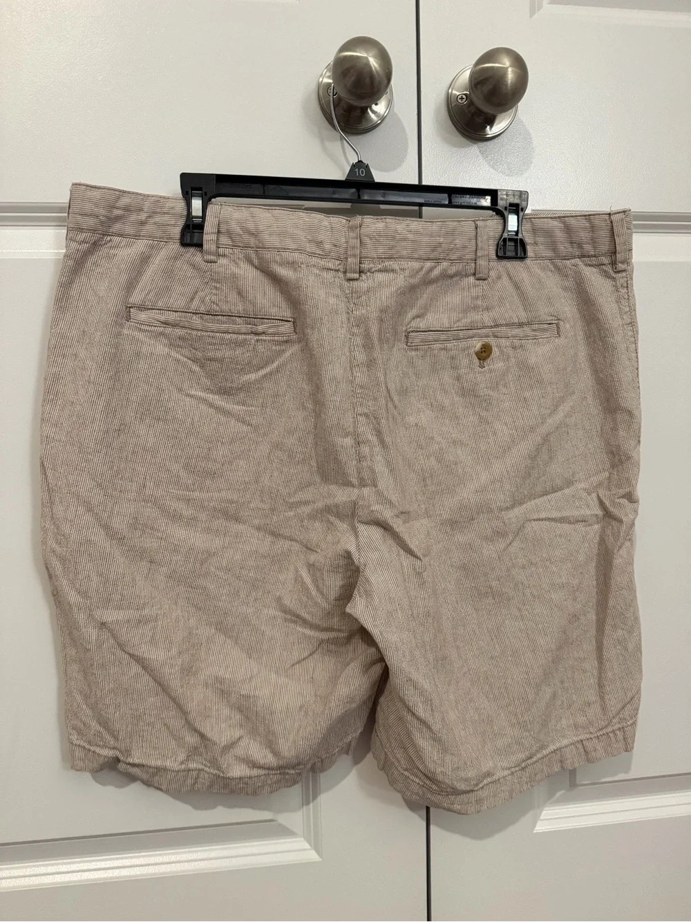 Banana Republic Men’s Linen Blend Shorts | 38 | Khaki & White